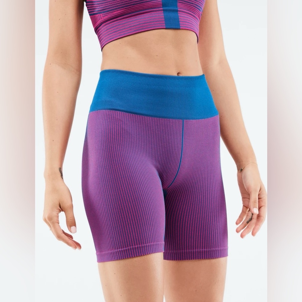 *SET* FABLETICS-Pink and blue seamless ribbed high waisted short and cropped top